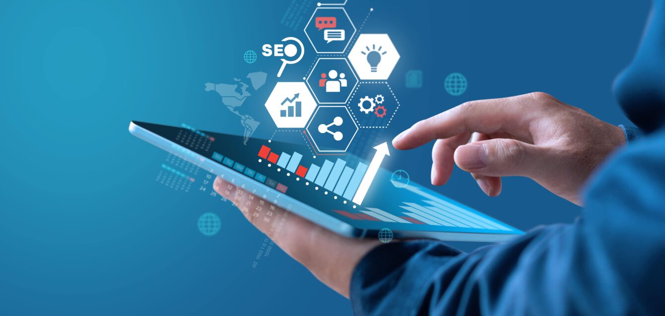 digital-design-businessman-show-growth-graph-earning-with-digital-marketing-strategy-min digital-design-businessman-show-growth-graph-earning-with-digital-marketing-strategy-min